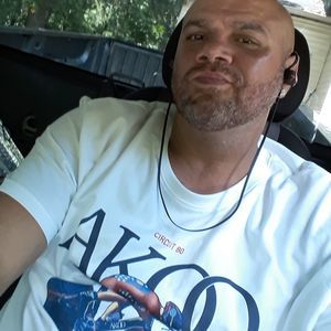 Meet your Posher, Derek